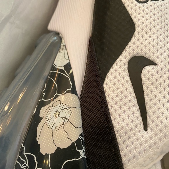 nike floral 270
